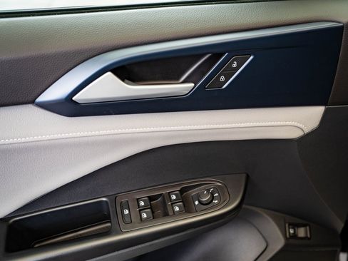 Used 2024 Volkswagen Taos SE image 24