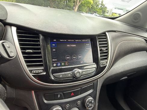 Used 2020 Chevrolet Trax LS FWD image 14