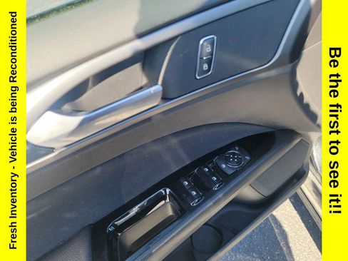 Used 2015 Ford Fusion SE w/ Equipment Group 201A FWD image 10