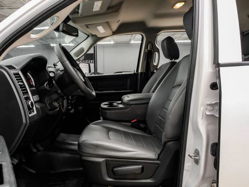 Used 2018 RAM 1500 Tradesman w/ Chrome Appearance Group AWD/4WD image 3