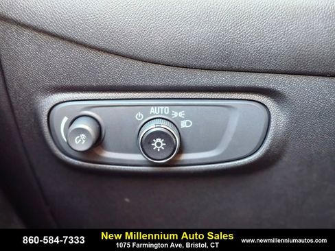 Used 2023 Chevrolet Equinox LT w/ Driver Convenience Package image 23