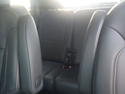 Used 2023 Chevrolet Traverse LT image 16