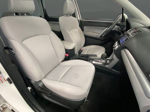 Used 2018 Subaru Forester 2.5i Premium w/ All-Weather Package AWD/4WD image 24