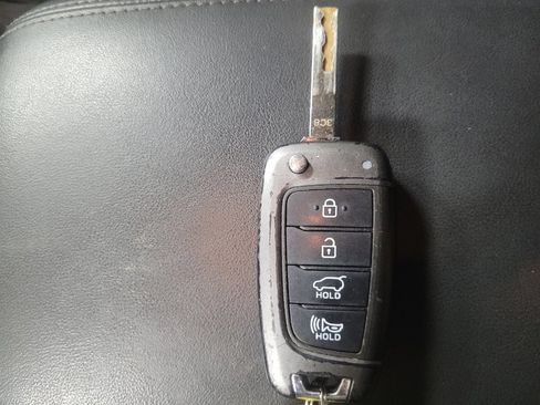Used 2019 Hyundai Santa Fe SE AWD/4WD image 32