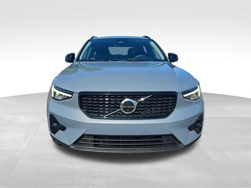 Used 2023 Volvo XC40 B4 Ultimate FWD image 9