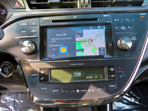 Used 2017 Toyota Avalon Limited image 20