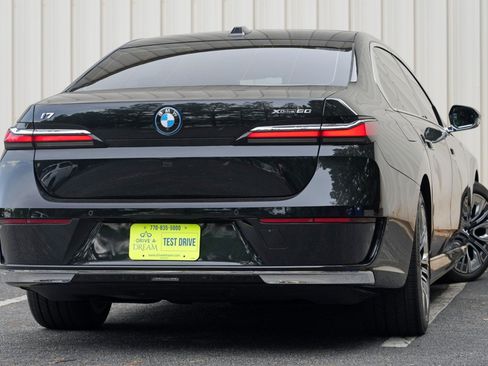 Used 2023 BMW i7 xDrive60 AWD/4WD image 5
