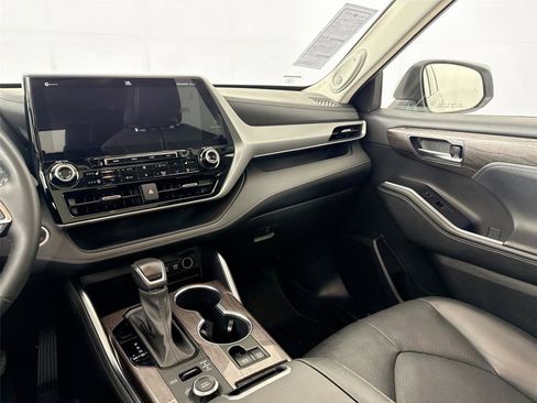 Certified 2021 Toyota Highlander Platinum AWD/4WD image 34