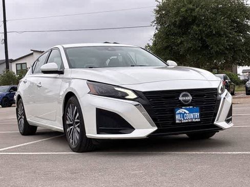 Used 2023 Nissan Altima 2.5 SV FWD image 10