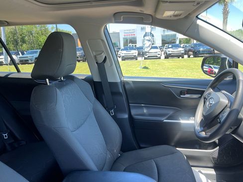 Used 2024 Toyota RAV4 XLE w/ Convenience Package FWD image 12