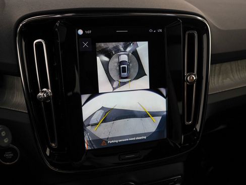 Used 2025 Volvo XC40 B5 Plus AWD/4WD image 22