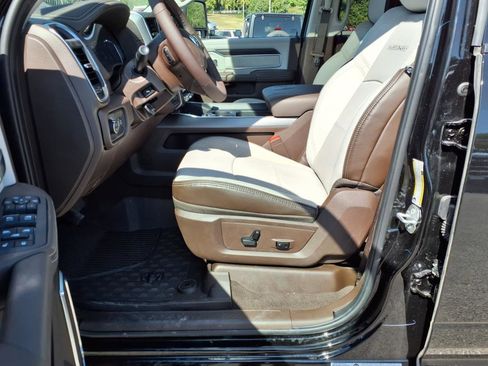 Used 2025 RAM 3500 Laramie image 17