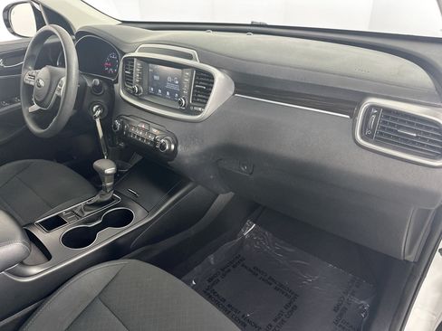 Used 2020 Kia Sorento LX FWD image 27