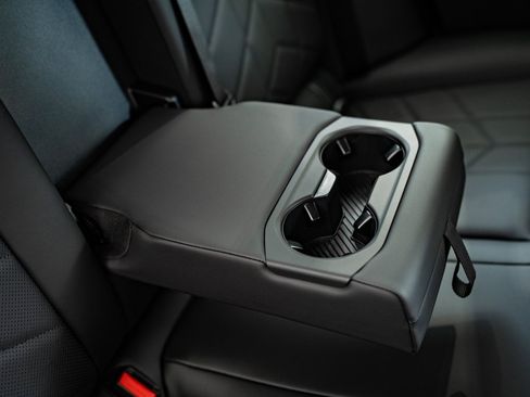 New 2026 BMW 550e xDrive image 46