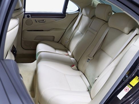 Used 2013 Lexus LS 460 AWD w/ Ultra Luxury Pkg image 27