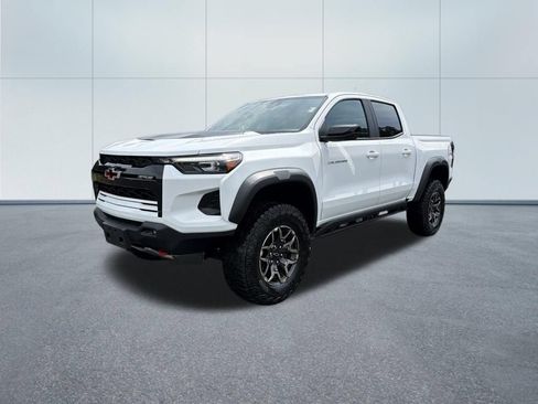 Used 2024 Chevrolet Colorado ZR2 w/ ZR2 Convenience Package III AWD/4WD image 2