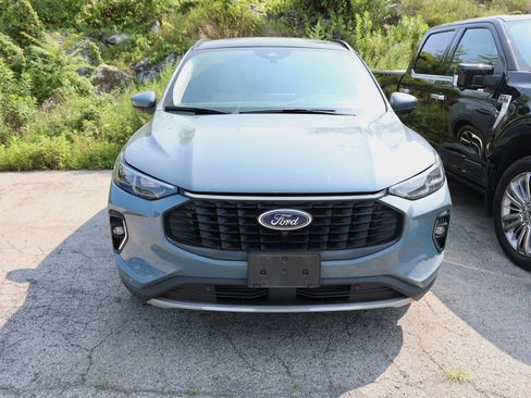 Used 2023 Ford Escape Platinum w/ Premium Technology Package AWD/4WD image 2