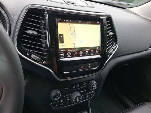 Used 2022 Jeep Cherokee Limited w/ Elite Package AWD/4WD image 16