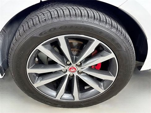 Used 2024 Jaguar F-PACE R-Dynamic S image 33