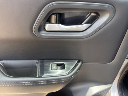 Used 2025 Nissan Rogue SV AWD/4WD image 7