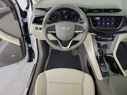 Used 2025 Cadillac XT6 Premium Luxury FWD image 17