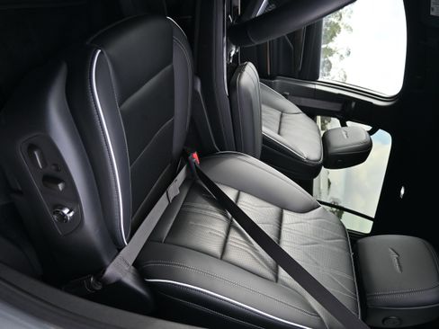 Used 2025 Buick Enclave Avenir image 17