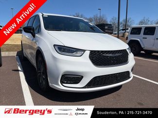 Used 2026 Chrysler Pacifica Select video 1