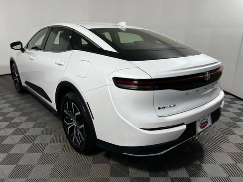 Used 2024 Toyota Crown XLE image 7