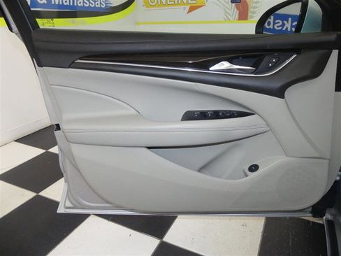 Used 2017 Buick LaCrosse Preferred image 23