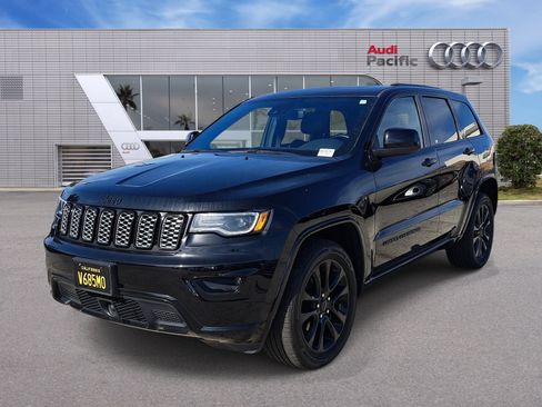 Used 2020 Jeep Grand Cherokee Altitude AWD/4WD image 1