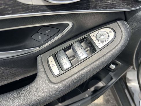 Used 2021 Mercedes-Benz GLC 300 4MATIC image 17