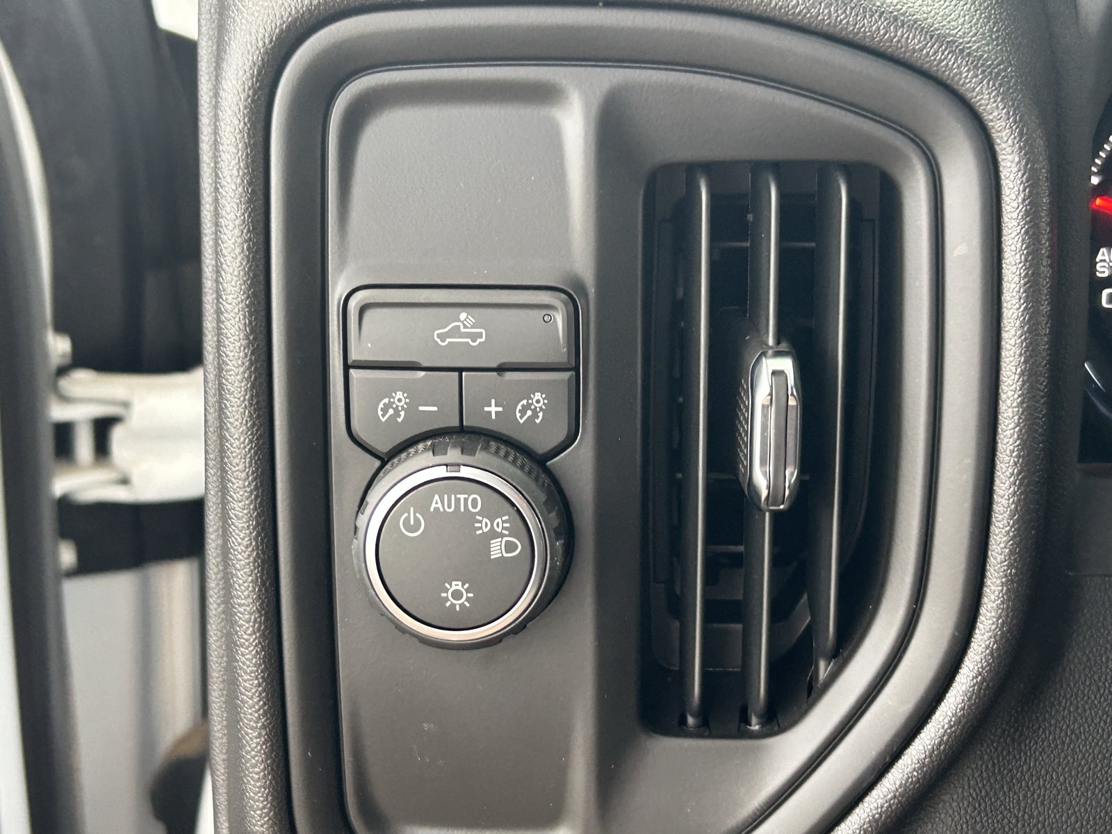 Used 2026 Chevrolet Silverado 1500 Custom w/ Turbomax Blackout Package RWD image 18