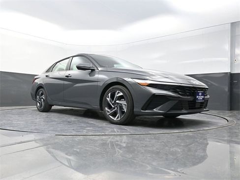 New 2026 Hyundai Elantra Limited image 32