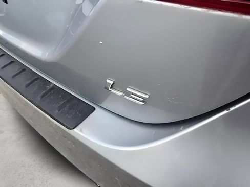 Used 2020 Toyota Camry LE image 20