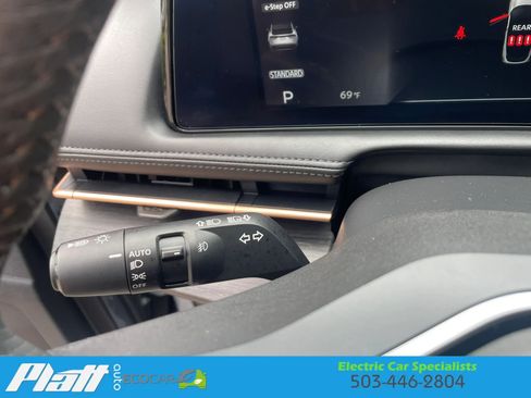 Used 2023 Nissan Ariya AWD image 31