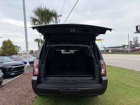 Used 2018 GMC Yukon XL SLT w/ Open Road Package AWD/4WD image 5