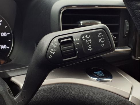 Used 2022 Ford Explorer XLT w/ Equipment Group 202A image 27