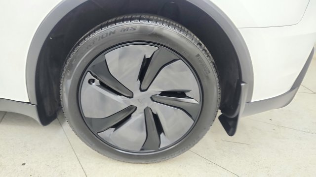 Used 2026 Tesla Model Y 2WD image 74