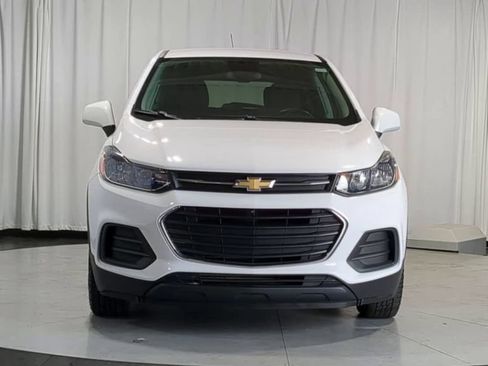 Used 2019 Chevrolet Trax LS w/ Tint and Cruise Package FWD image 3