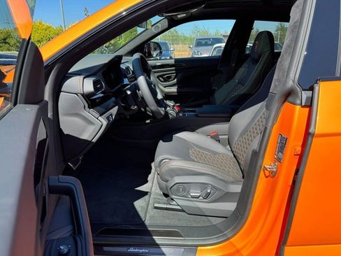 Used 2024 Lamborghini Urus S image 2