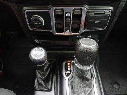 Used 2022 Jeep Wrangler Unlimited Sport AWD/4WD image 16