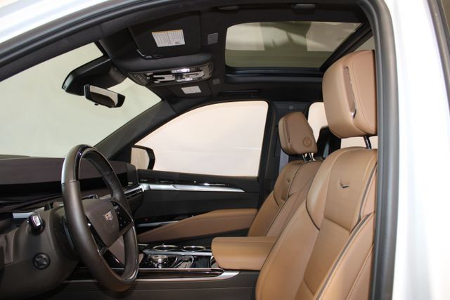 Used 2025 Cadillac Escalade ESV Premium Luxury w/ Touring Package AWD/4WD image 7
