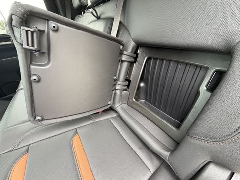 Used 2024 GMC Sierra 1500 AT4 w/ Technology Package AWD/4WD image 19