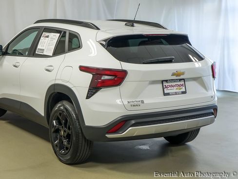 Used 2025 Chevrolet Trax LT w/ LT Convenience Package FWD image 7