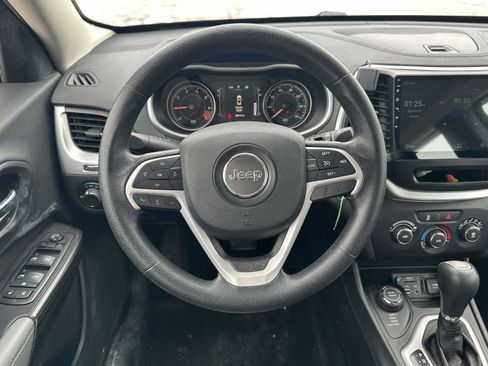 Used 2014 Jeep Cherokee Sport image 16