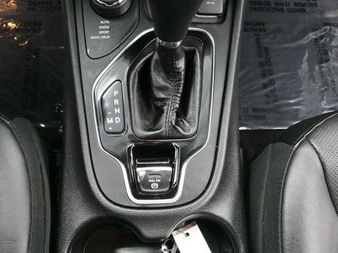 Used 2019 Jeep Cherokee Limited image 16