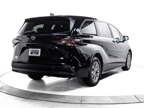 Certified 2026 Toyota Sienna LE image 12