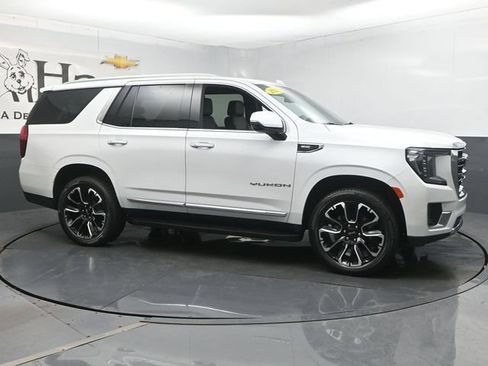 Used 2023 GMC Yukon SLT w/ SLT Luxury Package AWD/4WD image 1