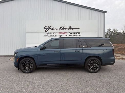 Certified 2025 Cadillac Escalade ESV Sport Platinum image 2