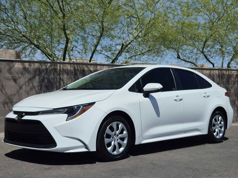Used 2024 Toyota Corolla LE FWD image 5